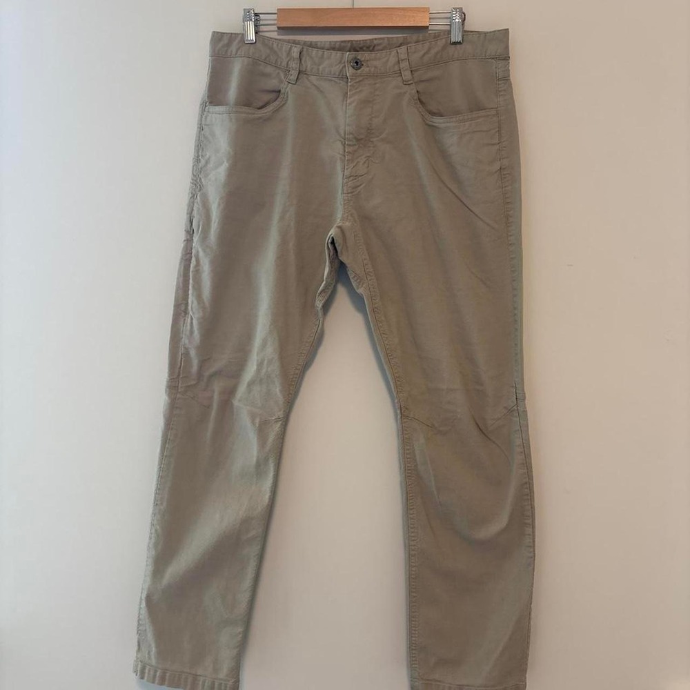 The North Face Mens khaki Chino Pants